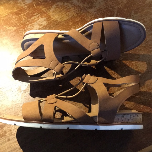 Brown Time & Tru size 8 sandals, worn once - Picture 3 of 3